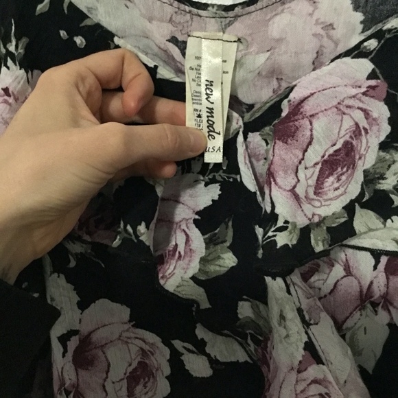 Modern Floral Top - Picture 3 of 4